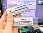 In bảng tên ghim cài áo, in thẻ nhân viên giá rẻ